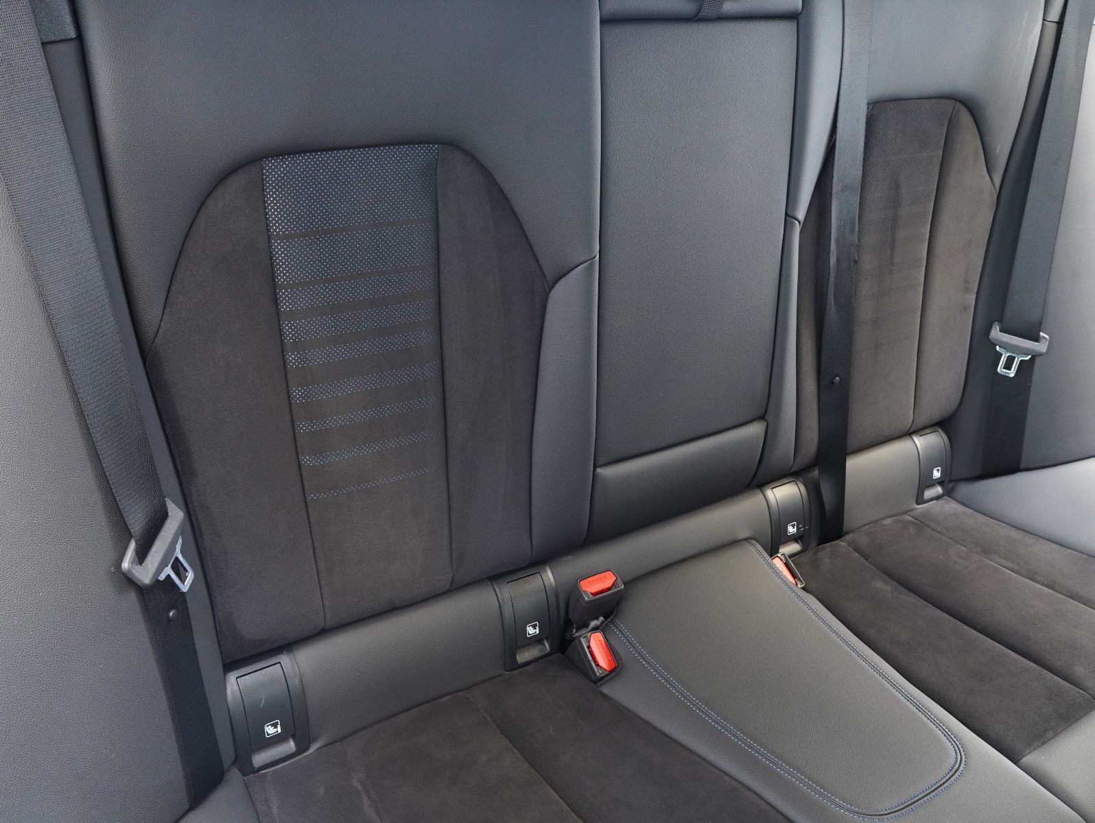 Fahrzeugabbildung BMW 320 d xDrive Touring M Sport LED/DAB/CARPLAY/ACC