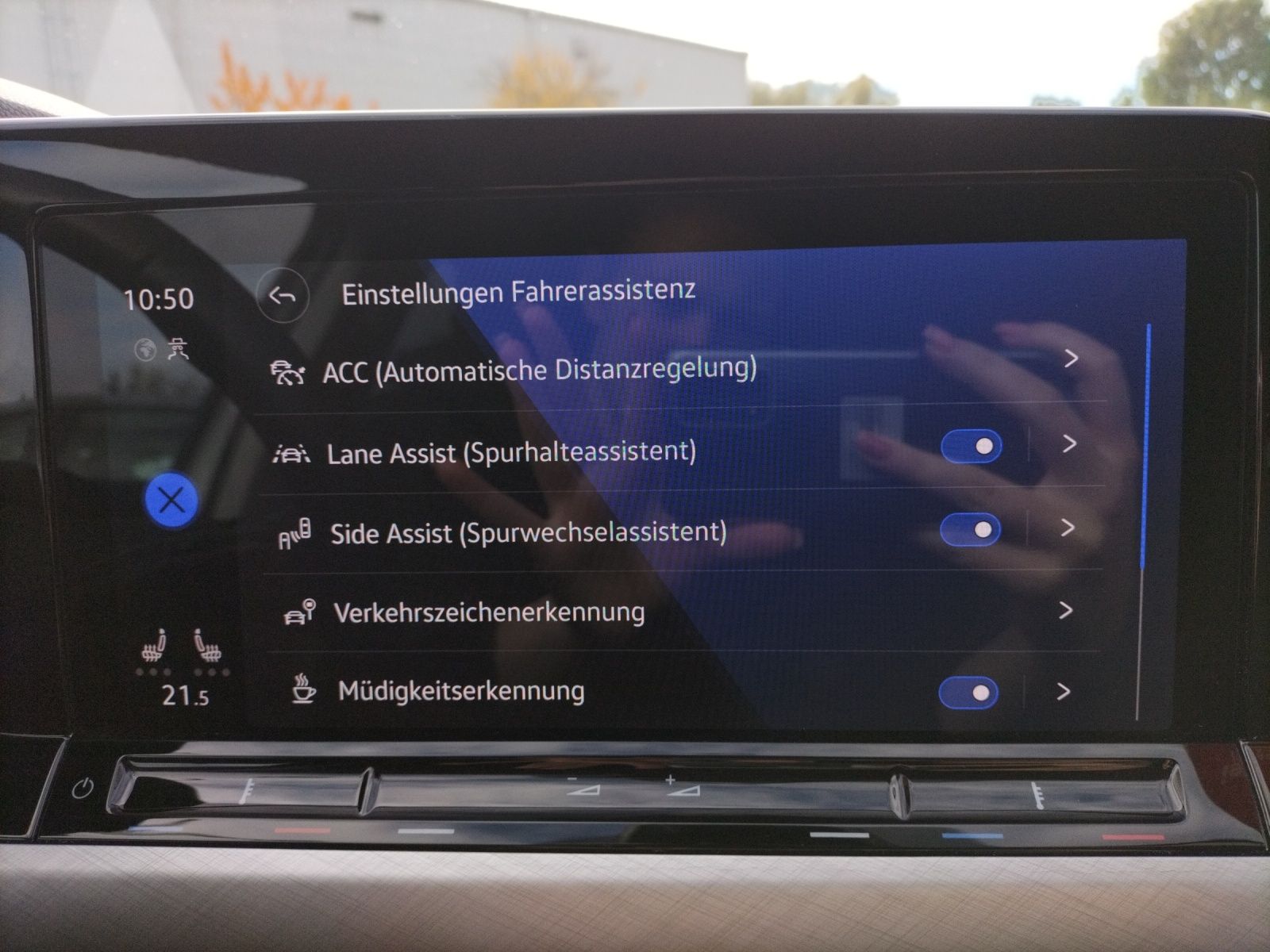 Fahrzeugabbildung Volkswagen Golf VIII TSI DSG MatrixLED Kamera ACC