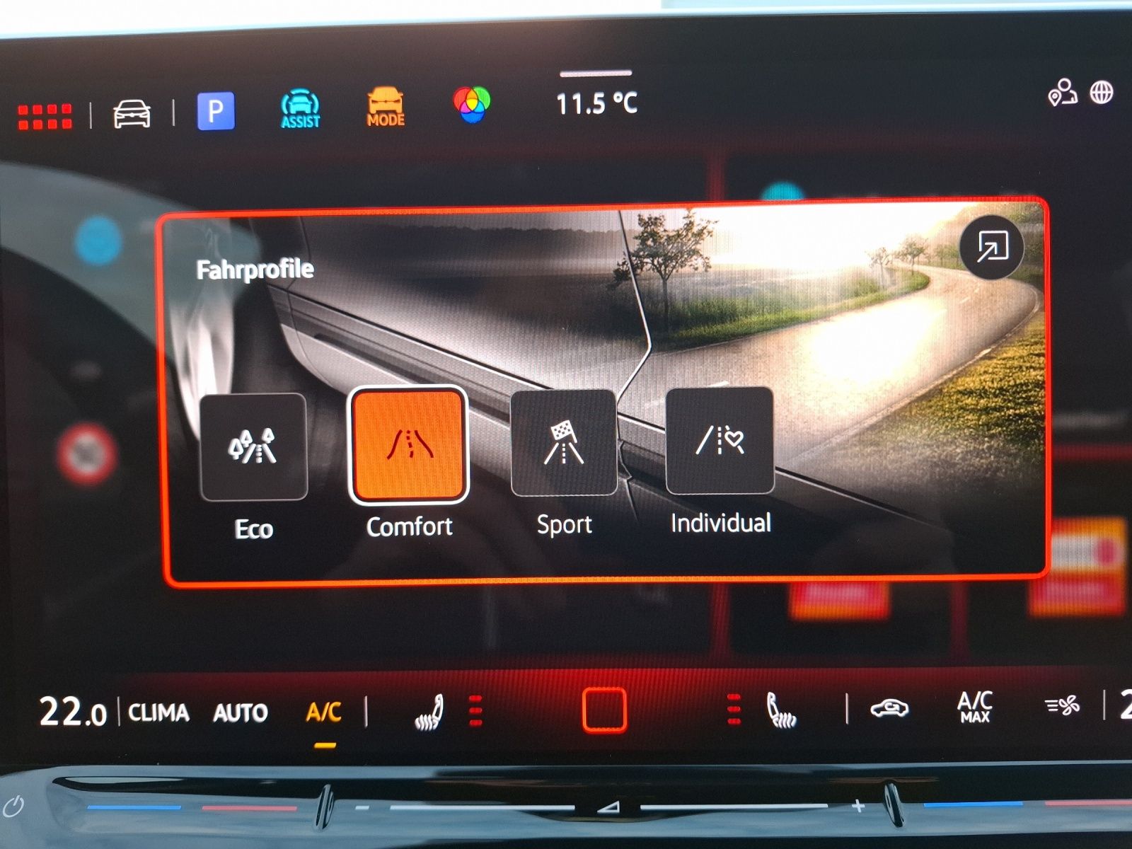 Fahrzeugabbildung Volkswagen Golf VIII Variant TSI R-Line Matrix Navi AID ACC