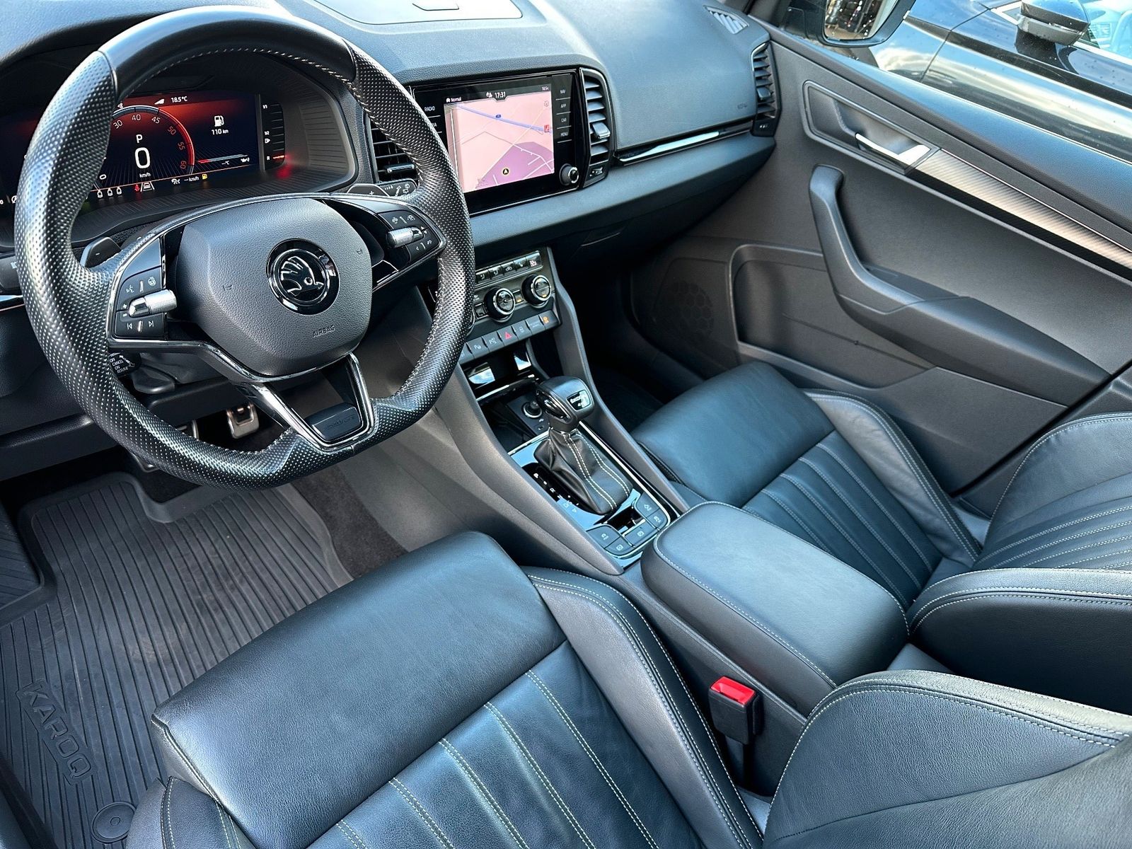 Fahrzeugabbildung SKODA Karoq 2.0 TDI DSG 4x4 Sportline NAV+ACC+360GRAD