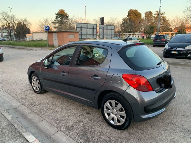 Peugeot 207 1.4 HDi 70CV 5 porte neopatentati