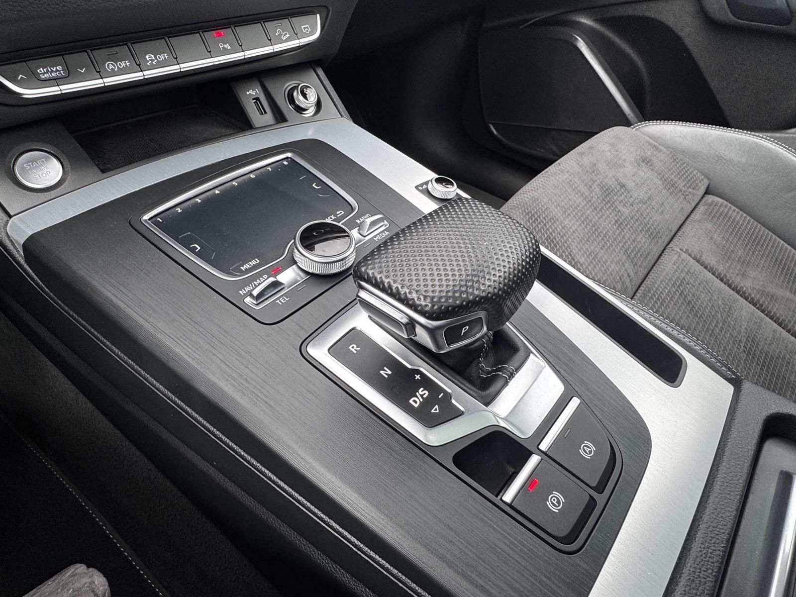 Fahrzeugabbildung Audi Q5 40 TDI quattro sport S line Sport-Paket /Plus