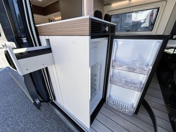 Westfalia Columbus 640 E 180 PS 8G SKYVIEW SOLAR SCHRANK