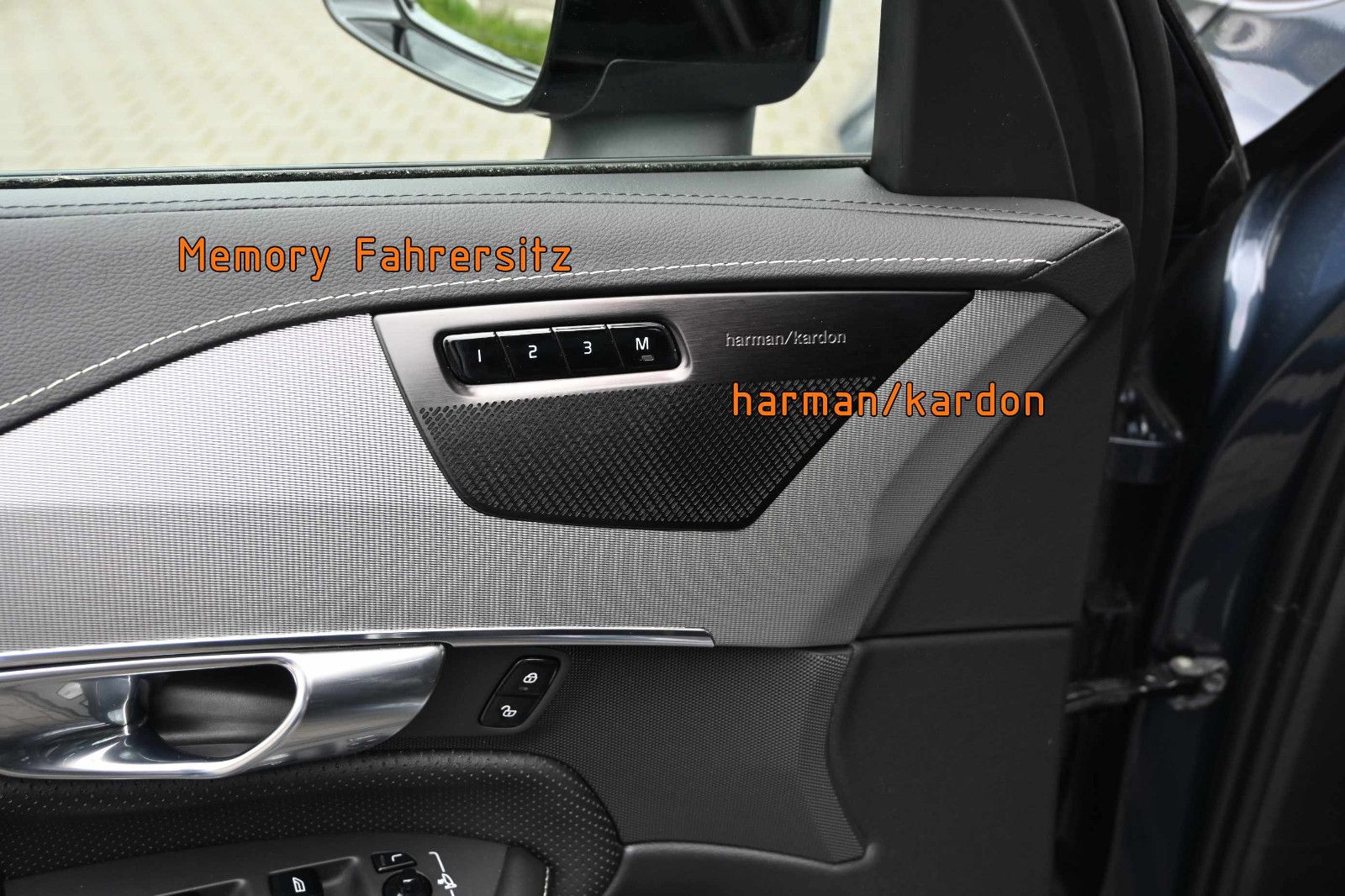 Fahrzeugabbildung Volvo XC90 B5 D AWD R-Design °AHK°STANDHEIZ°PANO°22"°