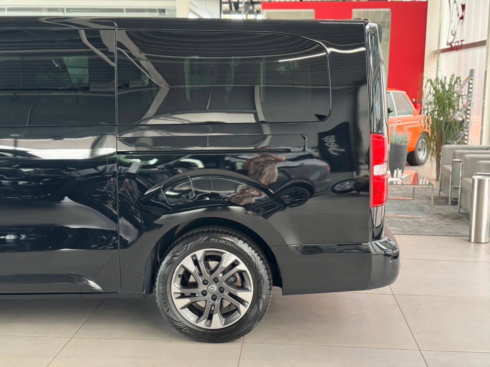 Fahrzeugabbildung Opel Vivaro 2.0 CDTI Automatik Zafira Life "AHK PANO"