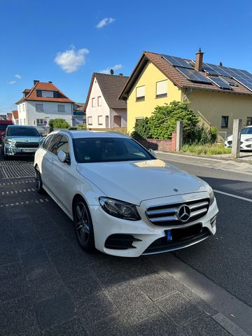 MERCEDES-BENZ E 220d T AMG Line Autom. AMG Line *Multibeam*