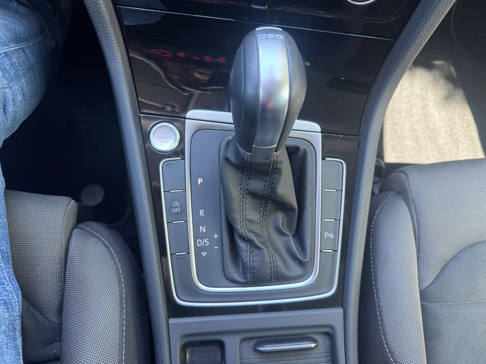 Fahrzeugabbildung Volkswagen Golf VII Lim. Highline LED+ACC+Tempomat