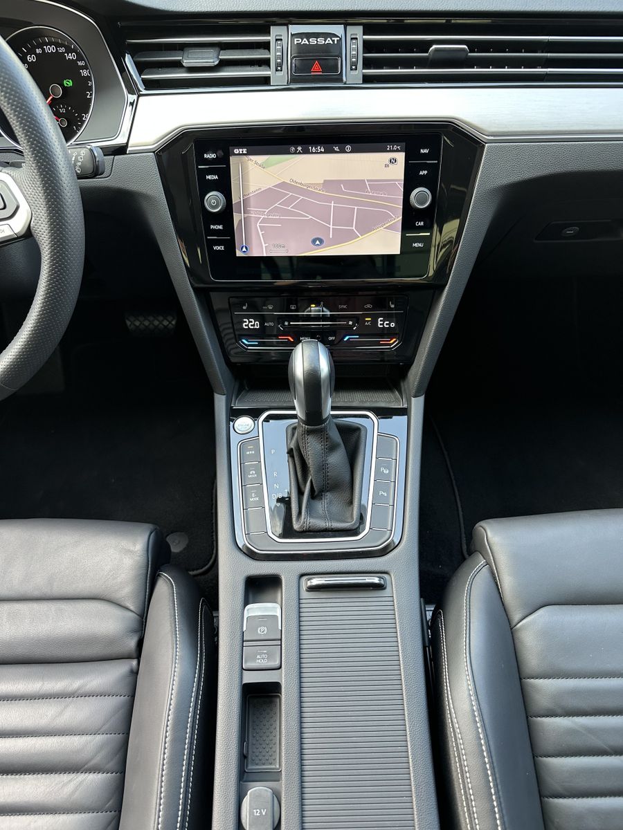 Fahrzeugabbildung Volkswagen Passat Variant 1.4 TSI DSG GTE NAV+LED+AHK+PANO