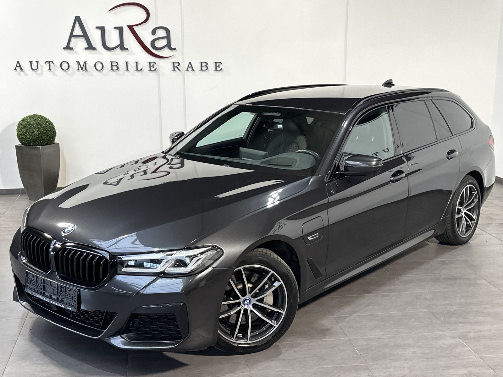Fahrzeugabbildung BMW 530e Touring M-Sport NAV+LED+ACC+AHK+HEAD-UP+KAM