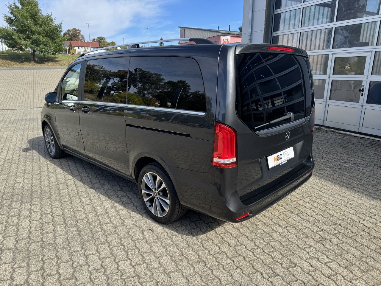 Fahrzeugabbildung Mercedes-Benz V 300d Avantgarde Ed. 4x4 Distronic*AHK*Standhzg