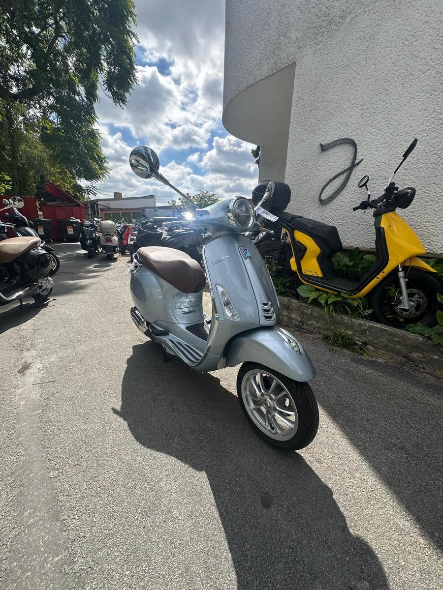 Vespa Primavera 50 LED USB LM nur 1143 km