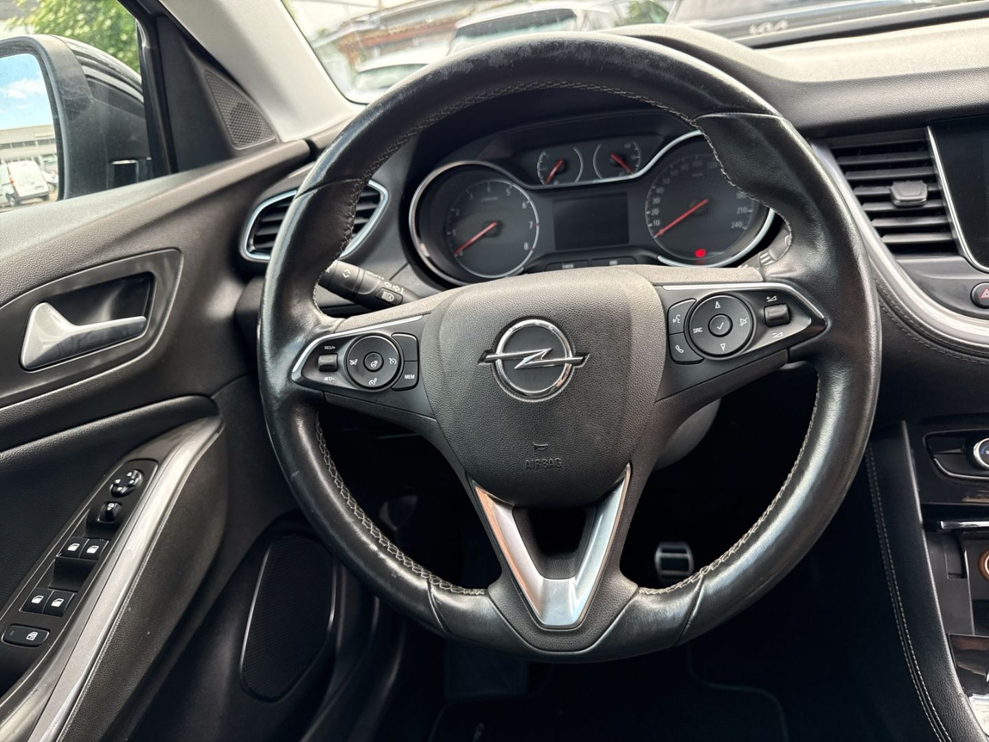 Fahrzeugabbildung Opel Grandland INNOVATION 1.2 Turbo X+ Navi+LED+Dyn.