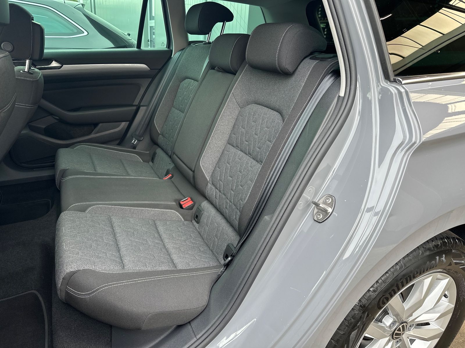 Fahrzeugabbildung Volkswagen Passat Variant 2.0 TDI DSG Business NAV+LED
