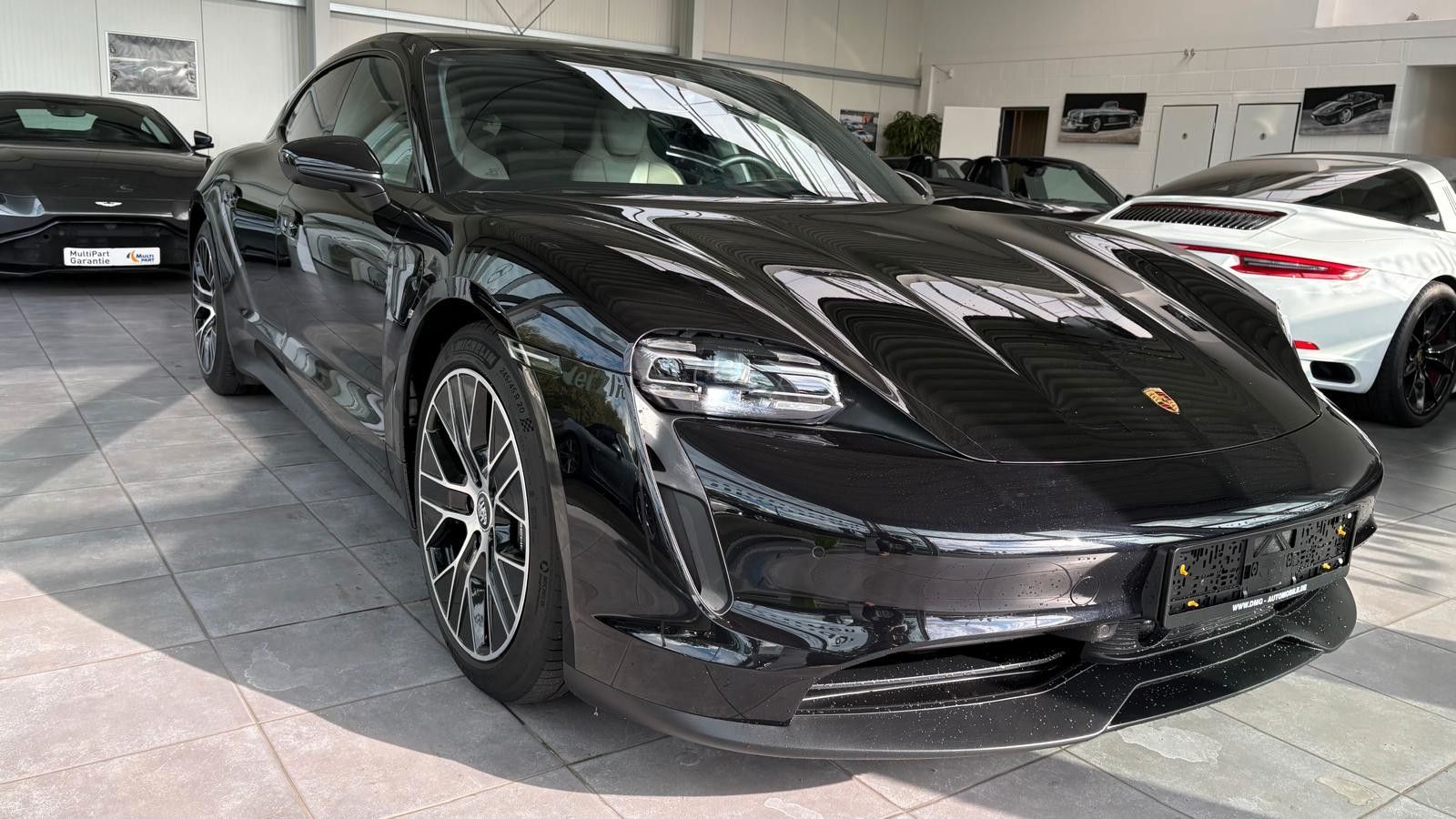 Fahrzeugabbildung Porsche Taycan Sport Turismo/Innodrive/Panodach/20 Zoll
