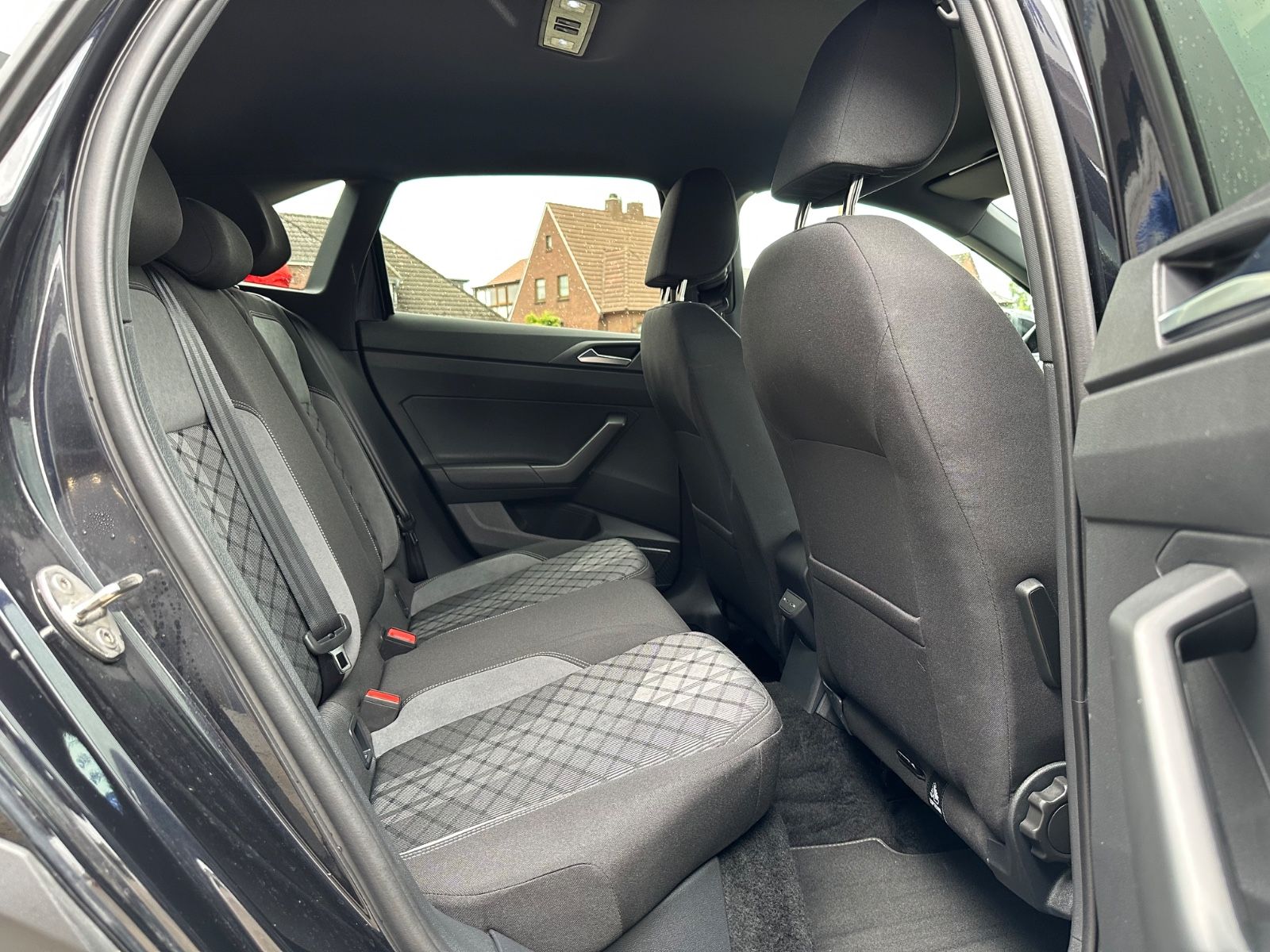 Fahrzeugabbildung Volkswagen Taigo 1.0 TSI R-Line DSG ACC/Matrix/IQ/Shzg./17"
