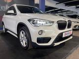 BMW X1 xDrive 20 d Sport Line/HUD/AHK/PANO - BMW X1: Xdrive20d