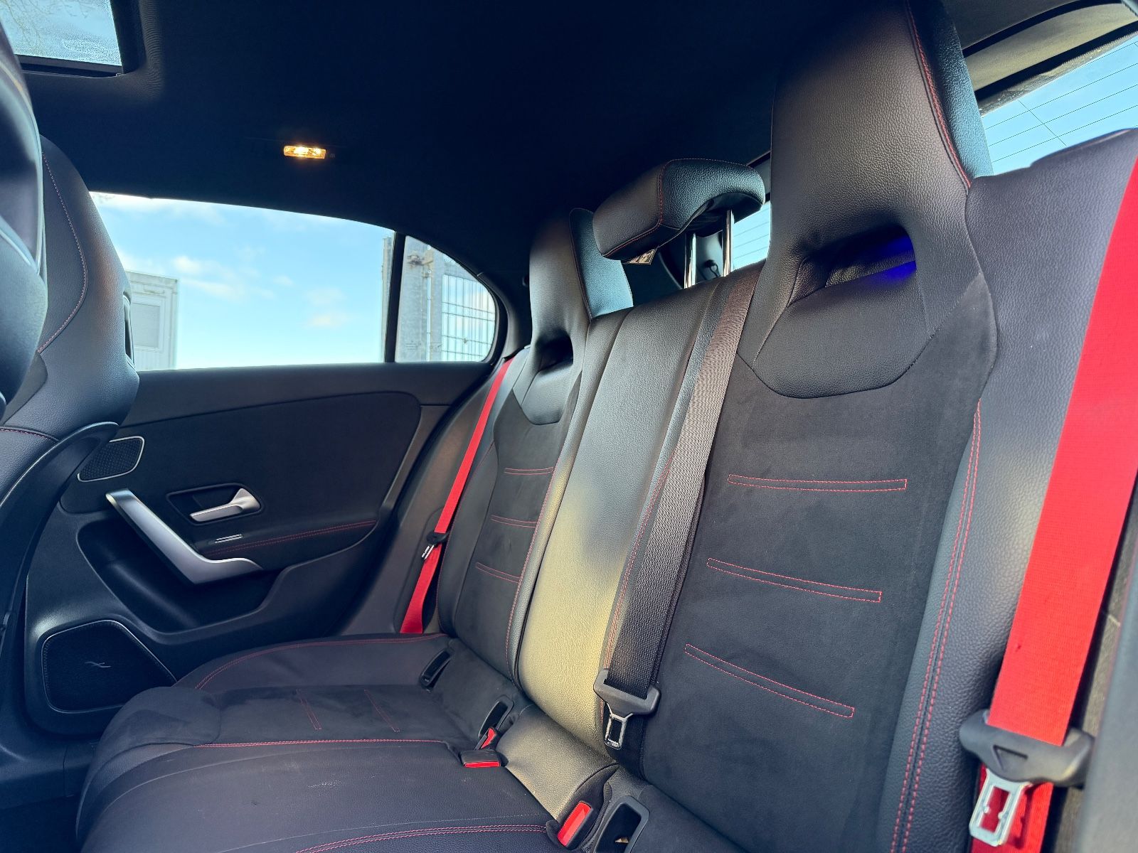 Fahrzeugabbildung Mercedes-Benz A 35 AMG 4Matic*BURMESTER*PANO*LED*ALCANTARA*19"