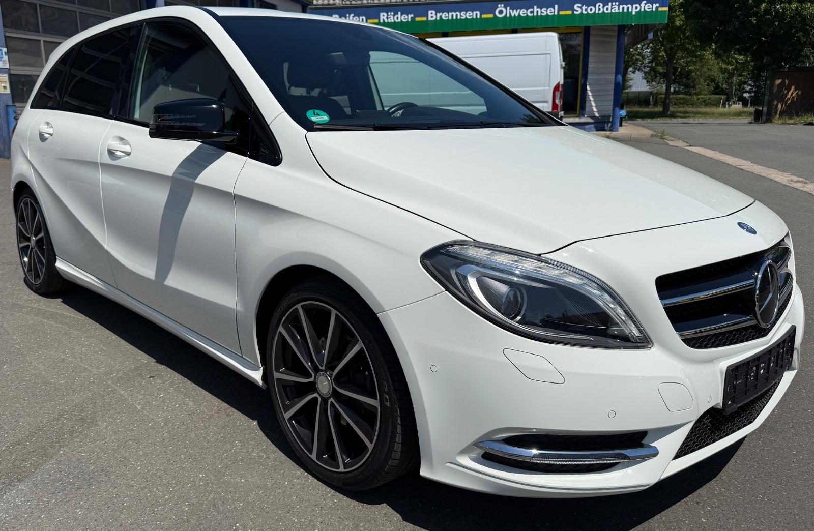 Mercedes-Benz B 200 *SCHECKHEFT*TÜV NEU*XENON*EURO 6*AHK*
