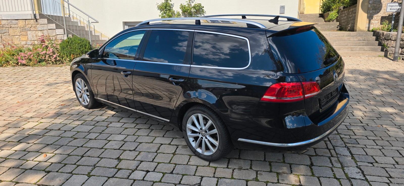 Volkswagen Passat 2011 — салон