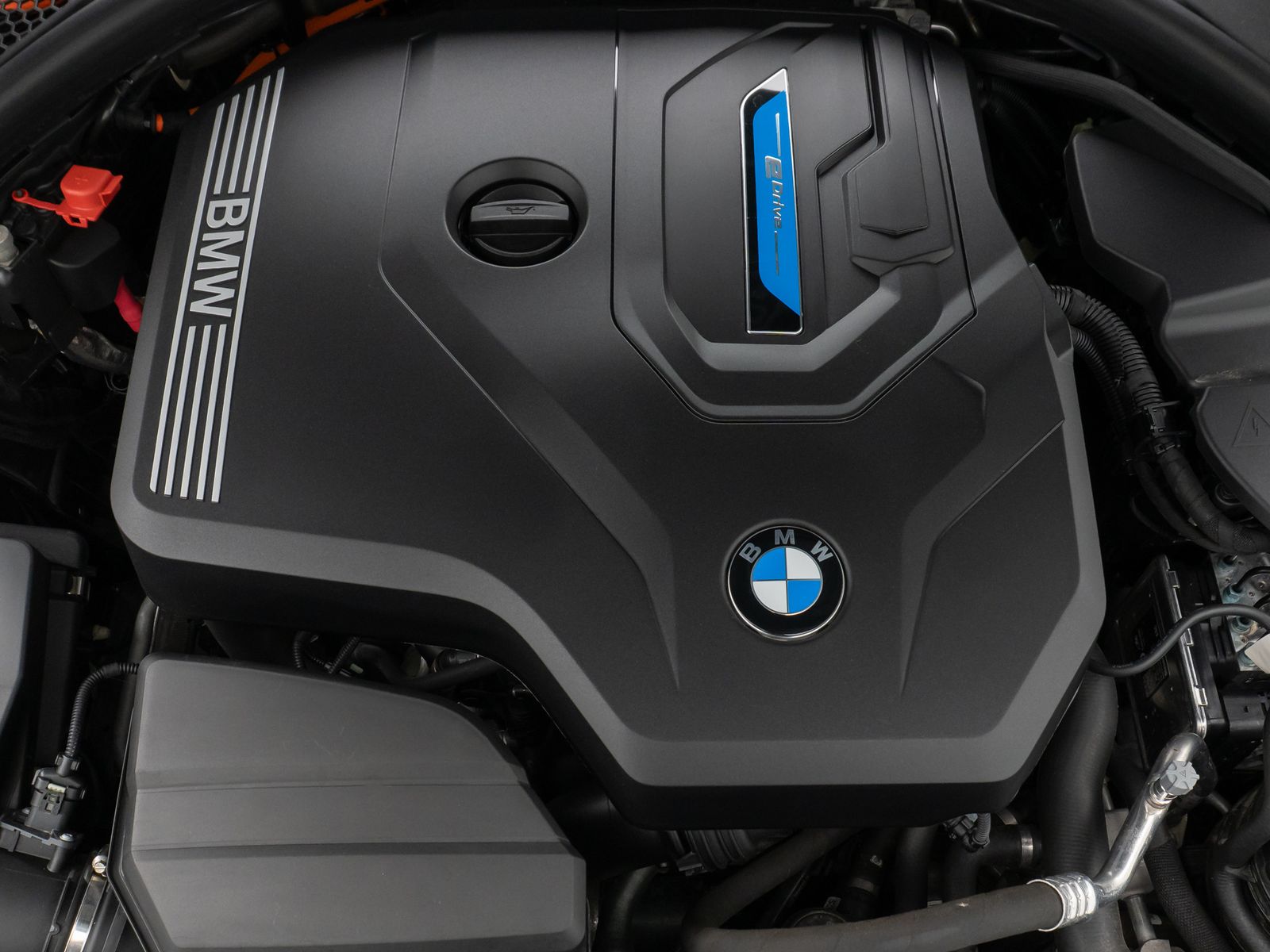 Fahrzeugabbildung BMW 320e Sport Line Panorama DAB CockPitPr PDC Alarm