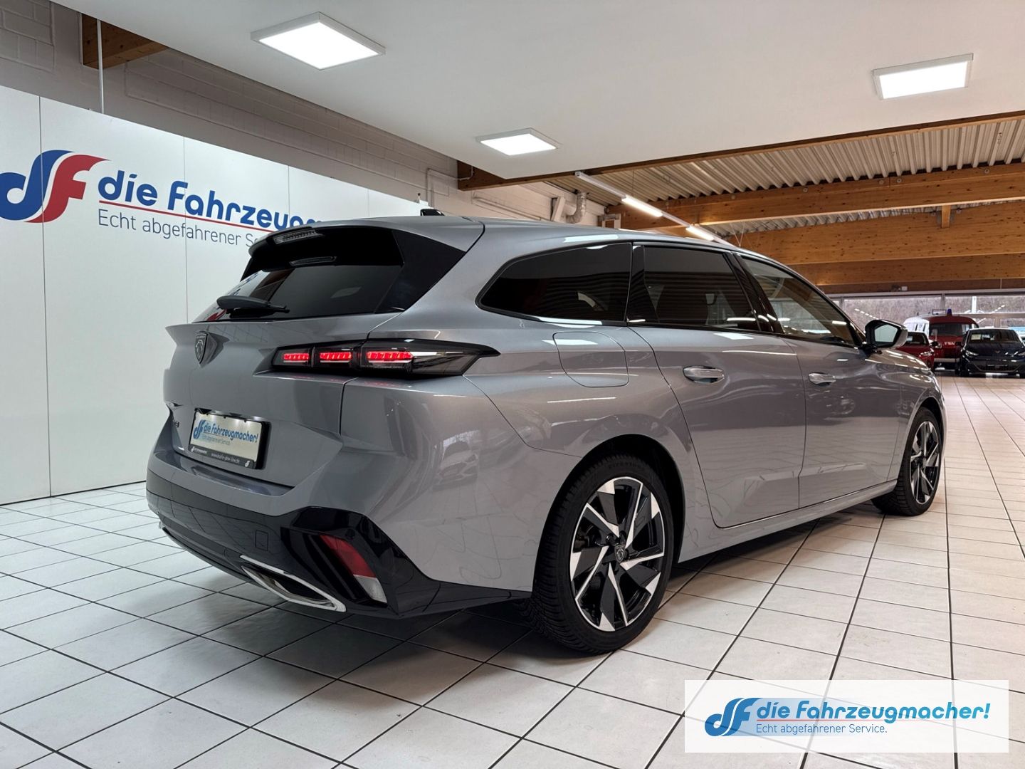 Fahrzeugabbildung Peugeot 308 SW Allure Pack Navi Memory Sitze 360 Kamera