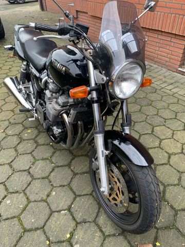 Yamaha XJR 1200