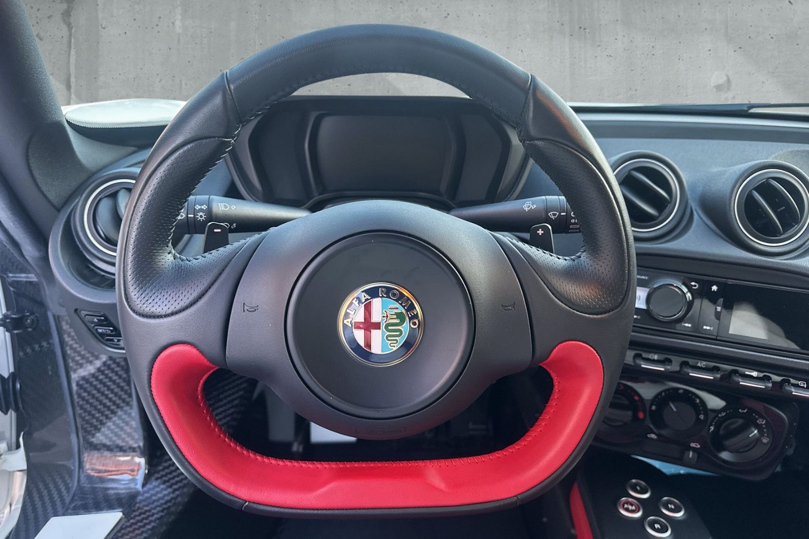 Fahrzeugabbildung Alfa Romeo 4C*1.Hand*Deutsches Auto*Carbon Scheinwerfer