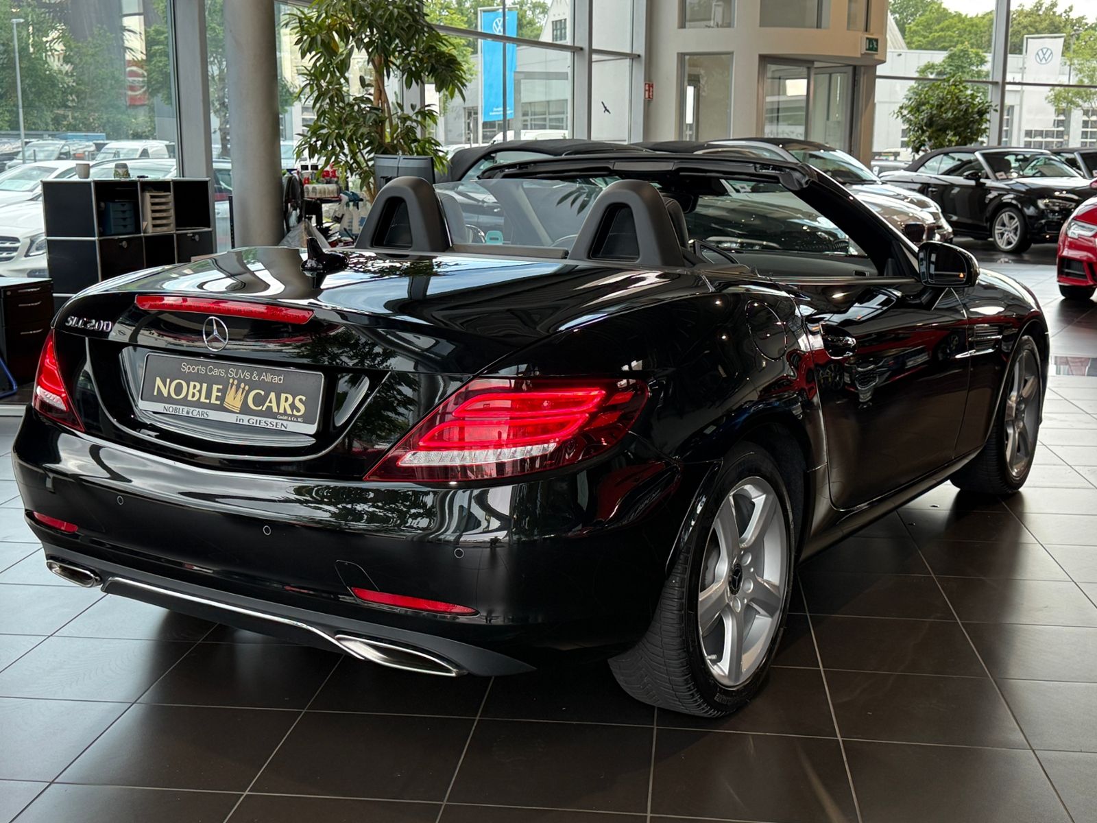 Fahrzeugabbildung Mercedes-Benz SLC 200 AIRSCARF LED NAVI