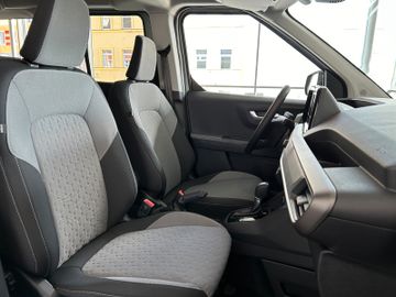 Ford Tourneo Courier Titanium Automatik AHK