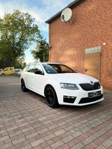 Skoda Octavia 2.0 TSI DSG RS Combi RS - Skoda: Firmenfahrzeug