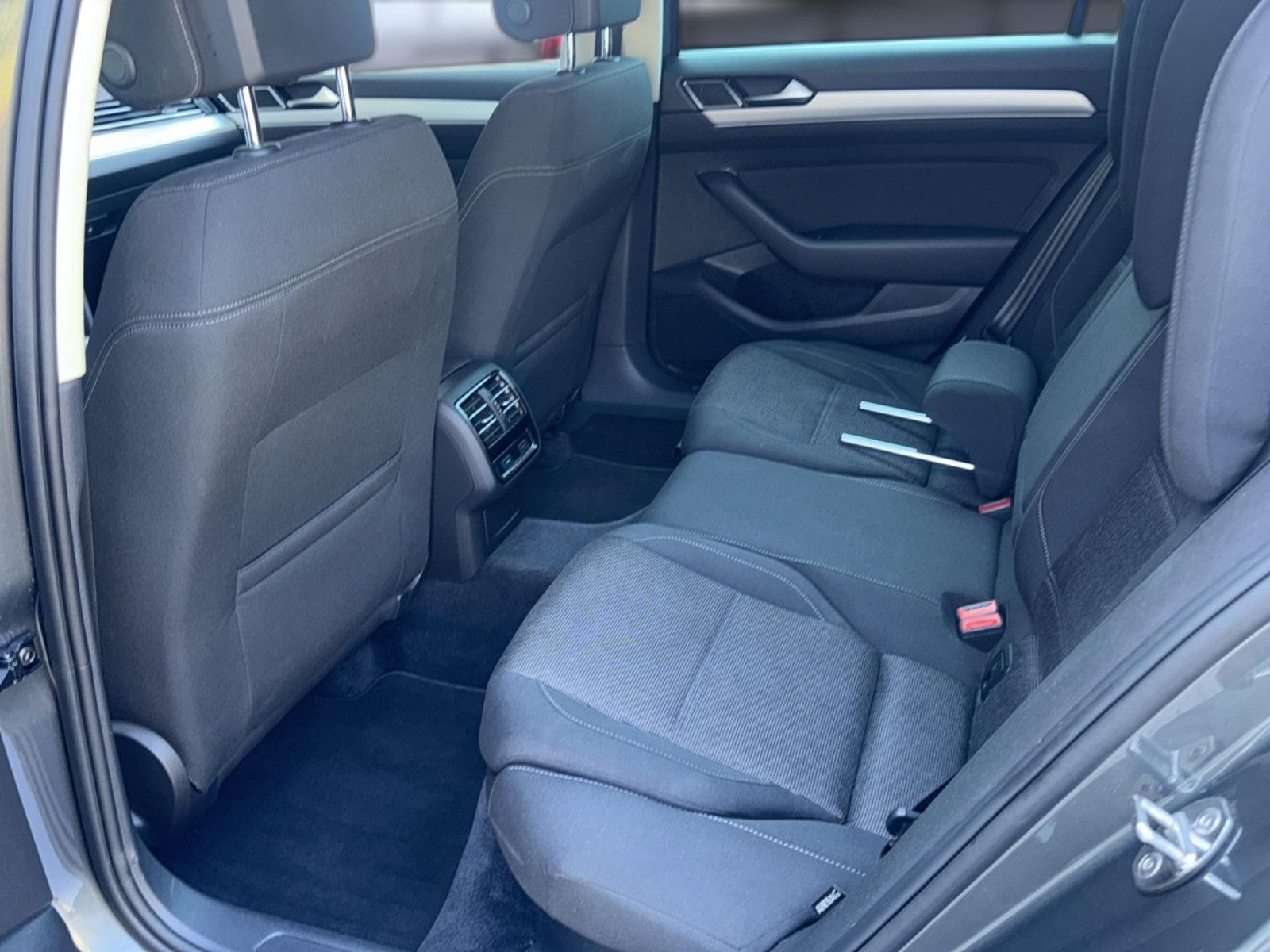 Fahrzeugabbildung Volkswagen Passat Variant  2.0 TDI / unfallfrei