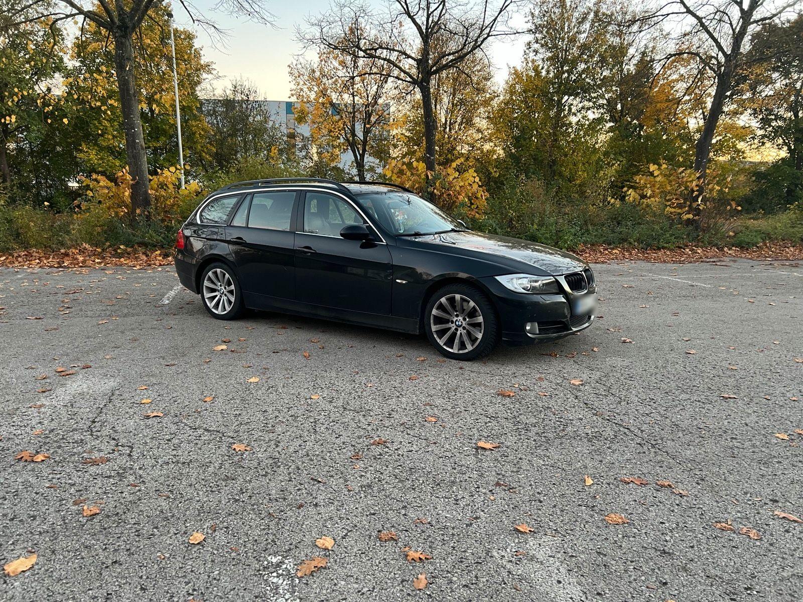 BMW 330 2006 — салон