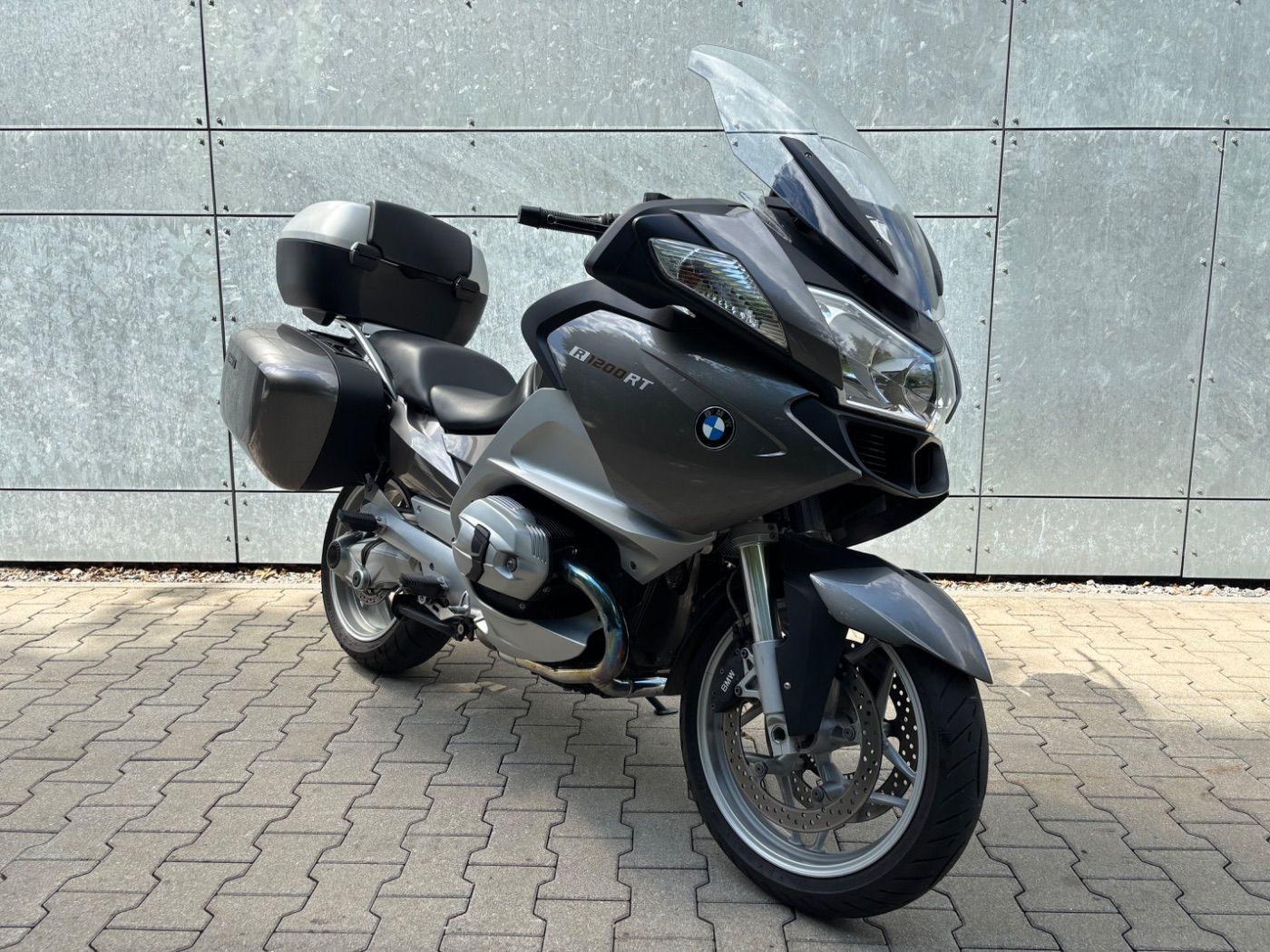 Fahrzeugabbildung BMW R 1200 RT mit Topcase und Navigator aus 1. Hand