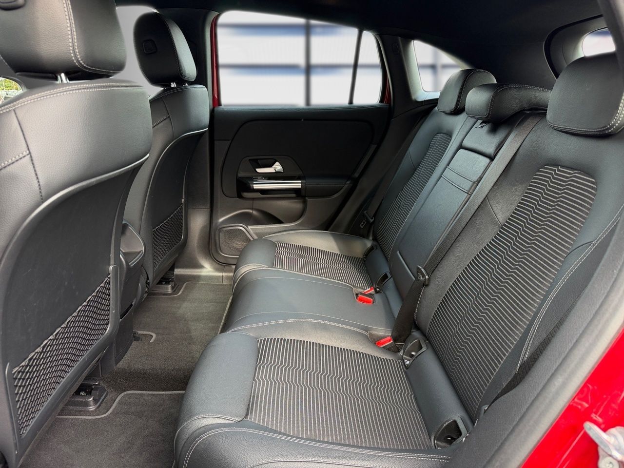 Fahrzeugabbildung Mercedes-Benz EQA 250 PROGRESSIVE+360+AMBIENTE+TOTWINKEL+SHZ