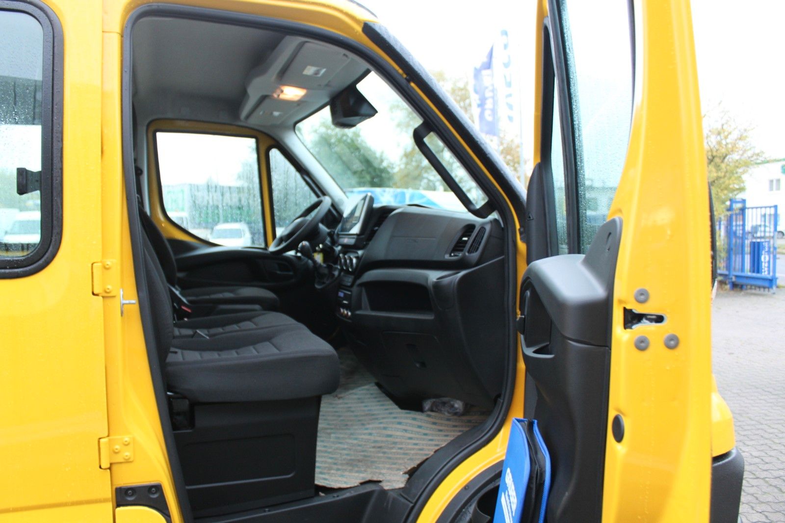 Fahrzeugabbildung Iveco Daily 70 C 18H D Schiebeplateau