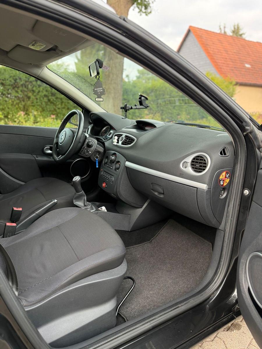Renault Clio 2009 — photo 13