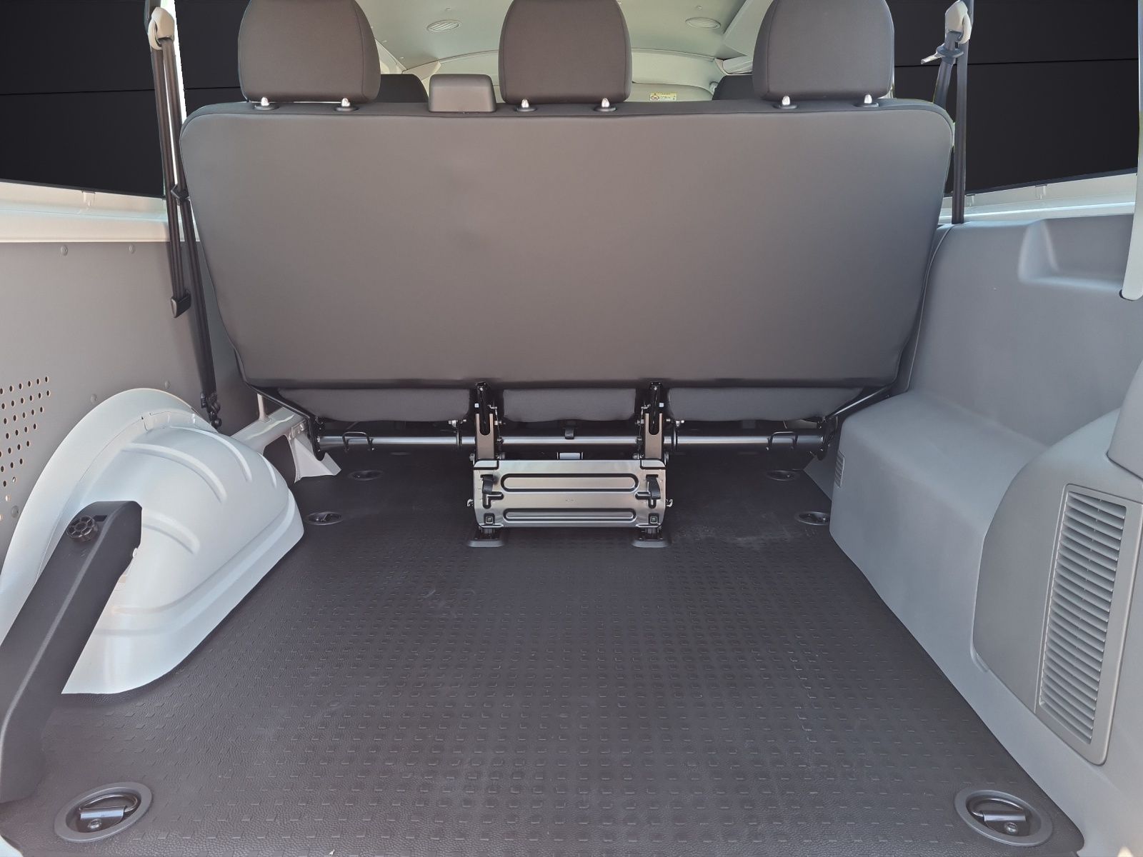 Fahrzeugabbildung Volkswagen T6 Kombi T6.1 TDI 9-Sitzer LR SITZH. PDC KLIMA