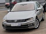 Volkswagen Passat Lim. 2.0 TDI R Line - Volkswagen Passat mit Diesel-Antrieb: Limousine, 2.0