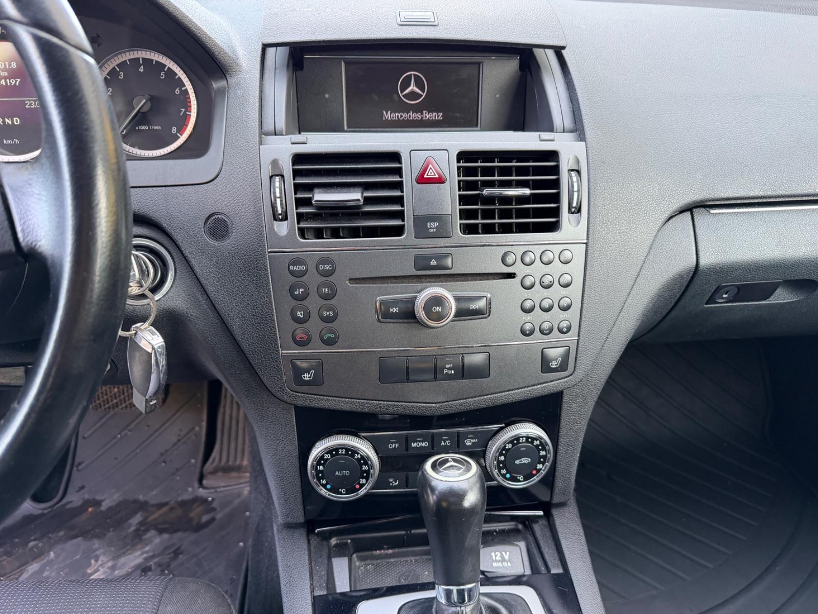 Mercedes-Benz C180 2010 — photo 12