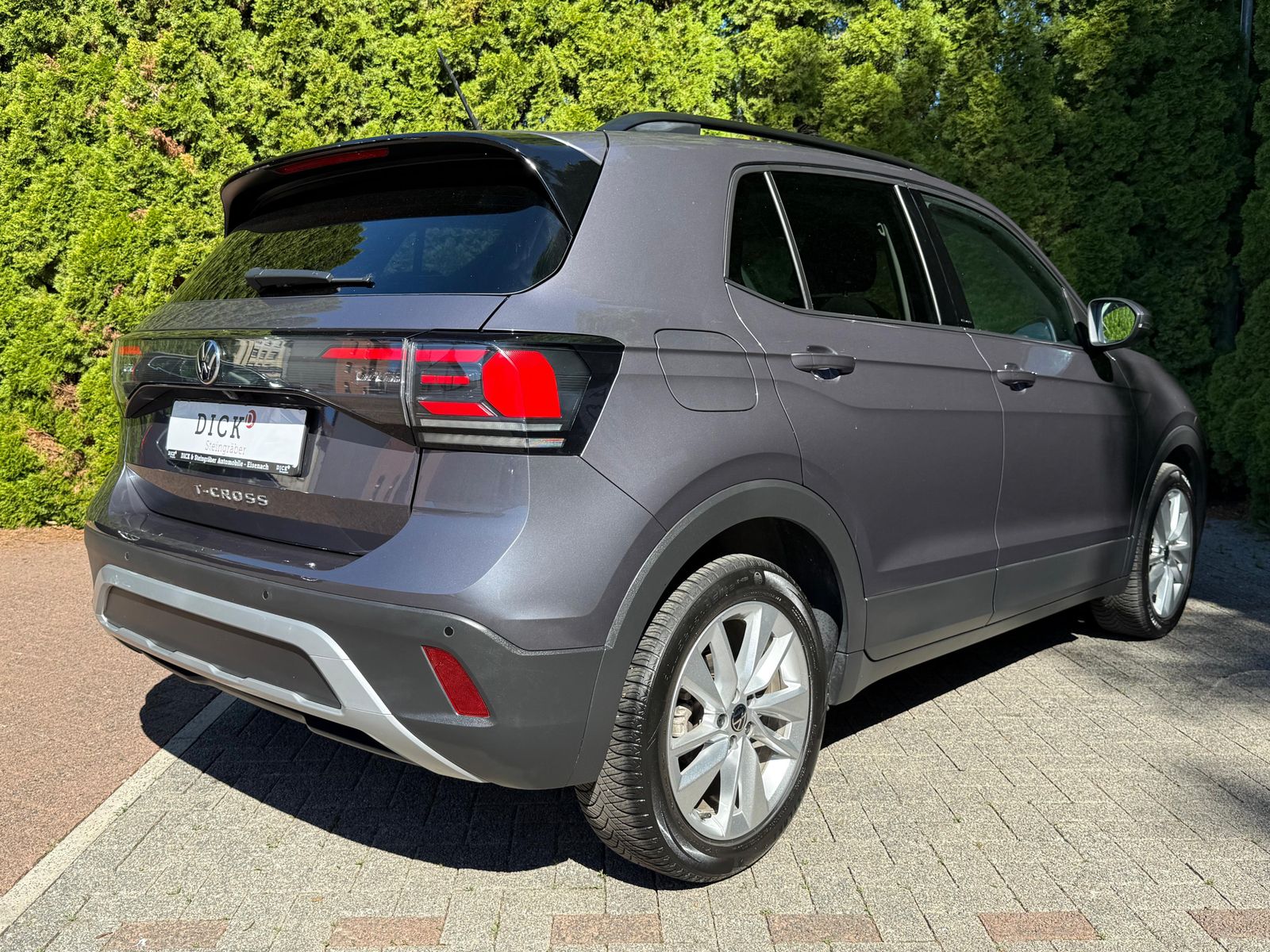 Fahrzeugabbildung Volkswagen T-Cross 1.0 TSI DSG Life LED+KAM+ACC+CARPL+SHZ+