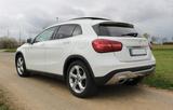 Mercedes-Benz GLA 220 4MATIC, LED, PANO, AHK, SHz - weiße Mercedes-Benz GLA 220