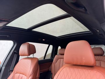 BMW X7 - 7