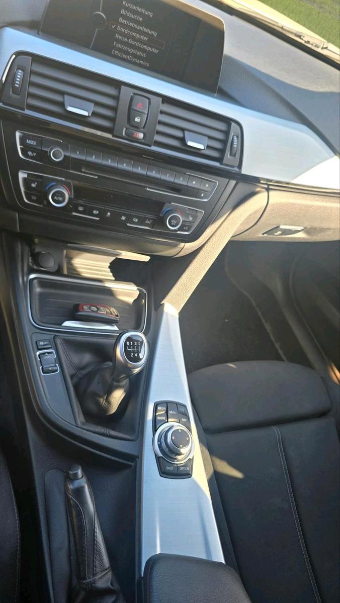 BMW 318 2013 — photo 12