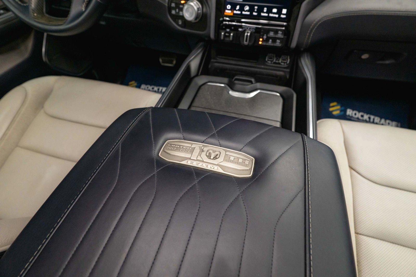 Fahrzeugabbildung Dodge RAM 5.7 V8 HEMI 4x4 LIMITED 10TH ANNIVERSARY ACC