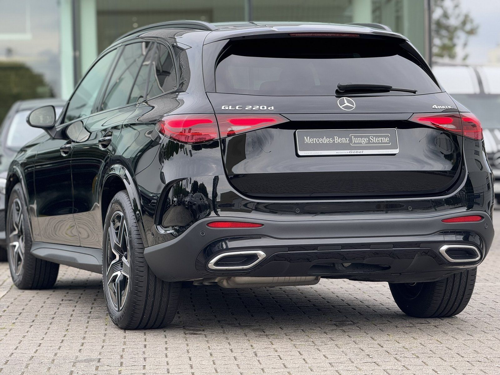 Fahrzeugabbildung Mercedes-Benz GLC 220 d 4M AMG*DISTRONIC*AHK*NIGHT-PAKET*KAMER