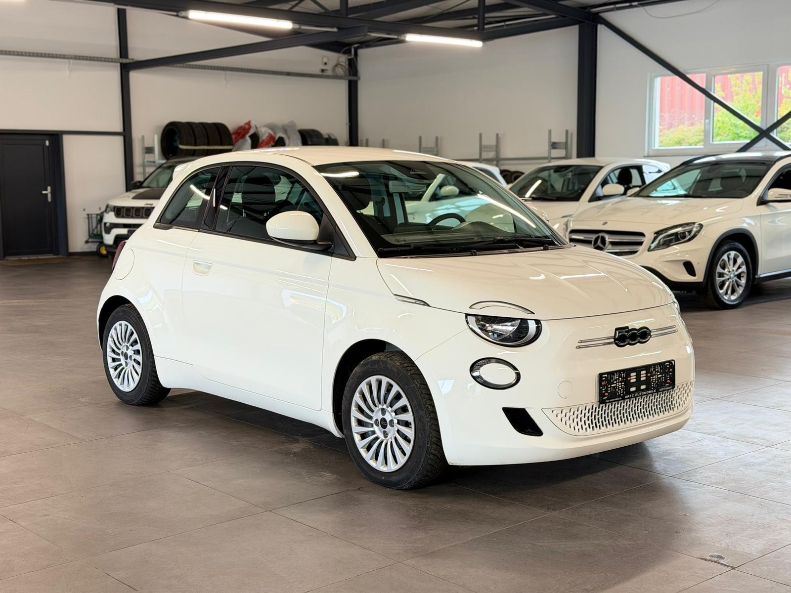 Fiat 500e 11KW+CARPLAY+TEMP+SPUR.ASS+STAND.HZ+NAVI+