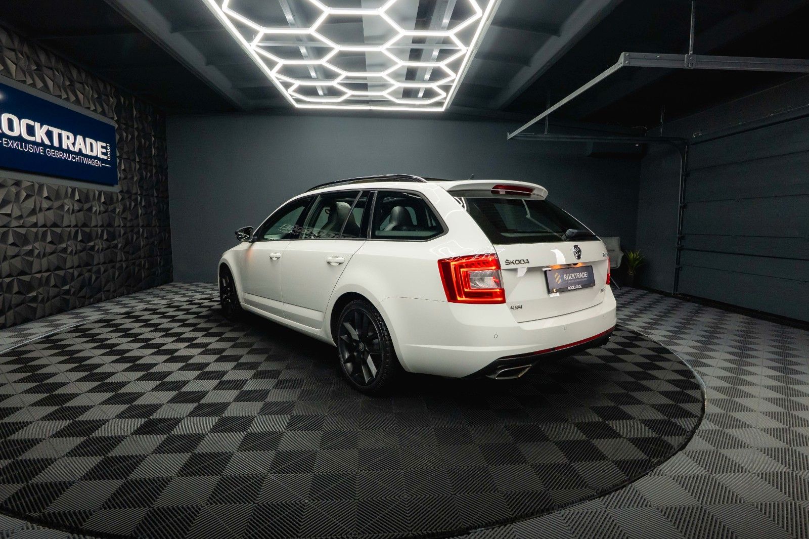 Fahrzeugabbildung SKODA Octavia 2.0 TDI RS 4x4 Performance *Pano*ACC*LED