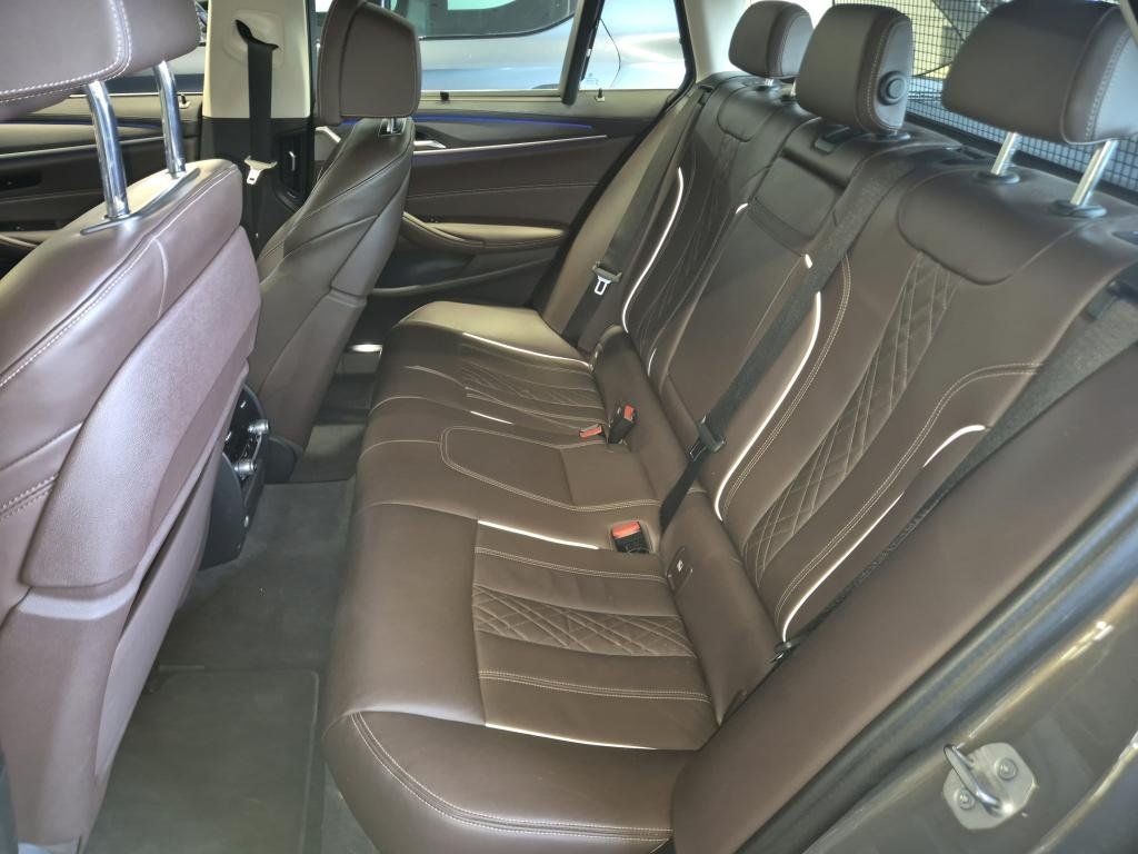 Fahrzeugabbildung BMW 530 d xDrive Luxury Line/KAMERA/ACC/HUD/H&K/