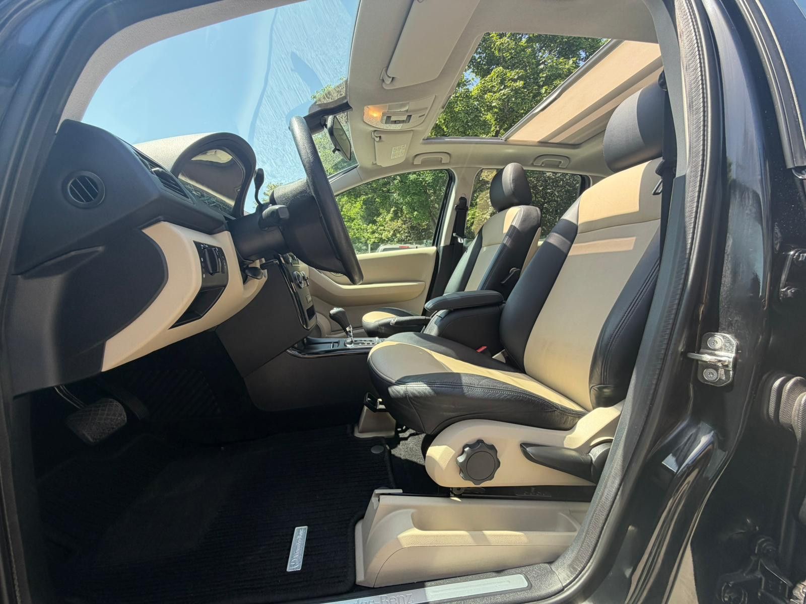 Daumennagel 12 - Mercedes-Benz A 180 Elegance/78TKM/PANO/AUTOM./TEMP/PDC/LEDER/