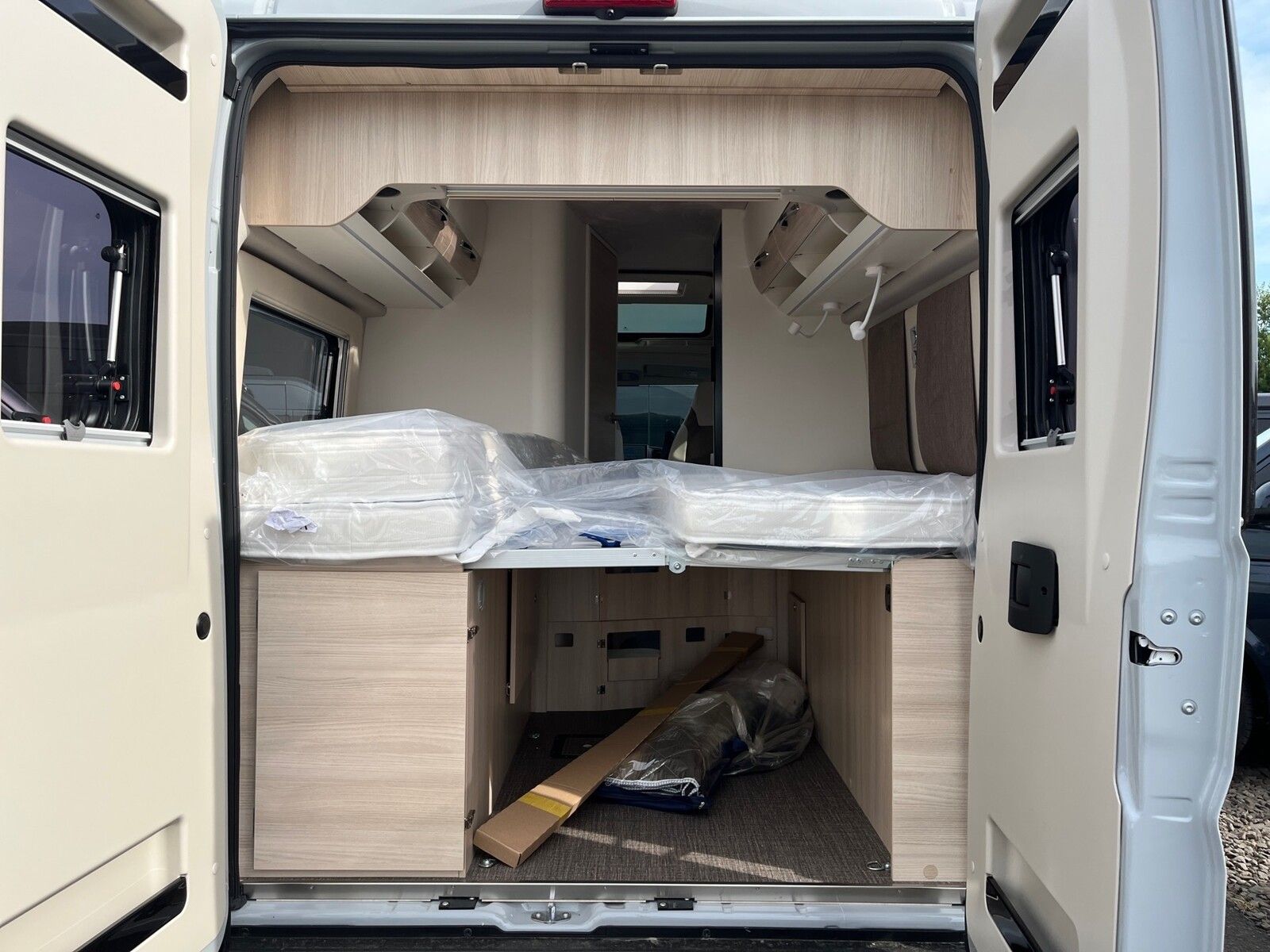 Fahrzeugabbildung Eura Mobil Van V 595 HB Mondial Plus Paket, Markise